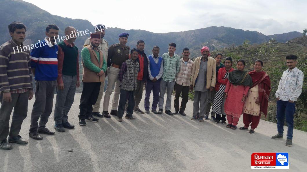 बाड़का पंचायत में लोगों को नशे के प्रति किया जागरुक