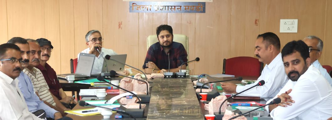 The state government is giving top priority to milk production: Apoorva Devgan The Deputy Commissioner said this while reviewing the modernization of the animal husbandry sector and the progress of various schemes