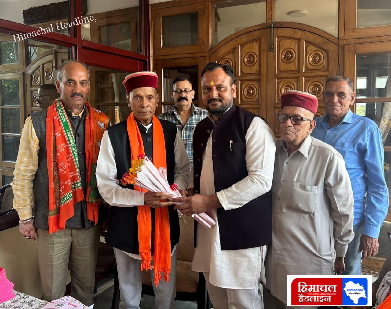 Newly appointed teams of Mahila Morcha and Kisan Morcha met former Chief Minister Prof. Prem Kumar Dhumal