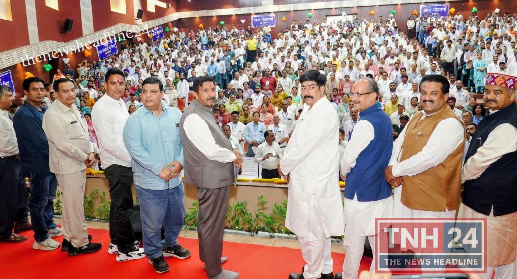 उपमुख्यमंत्री ने दिलाई पंचायत प्रधानों-उपप्रधानों को शपथ, विकास का दिया मंत्र