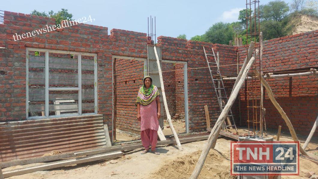 कच्चे मकान से पक्के आशियाने तक : सरकारी योजनाओं ने बदली मनजीत कौर के परिवार की तस्वीर